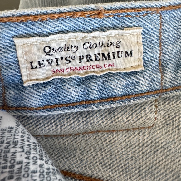 LEVI’S 501 Women Original Fit Denim Wash Distressed Zipper Fly Jeans (28 x 30) - Picture 6 of 16